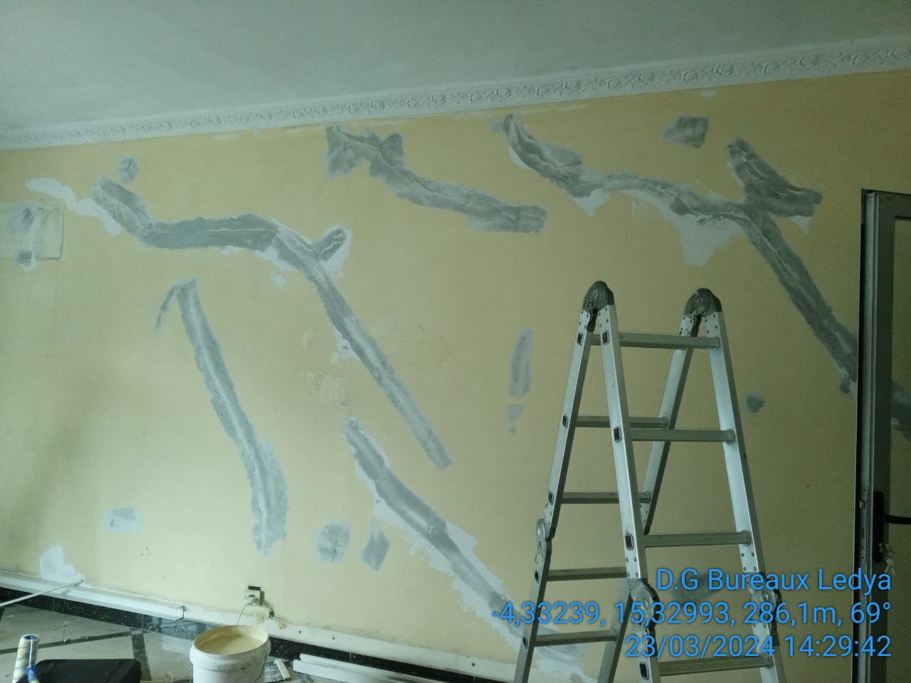 Pendant les travaux - Application peinture latex et installation